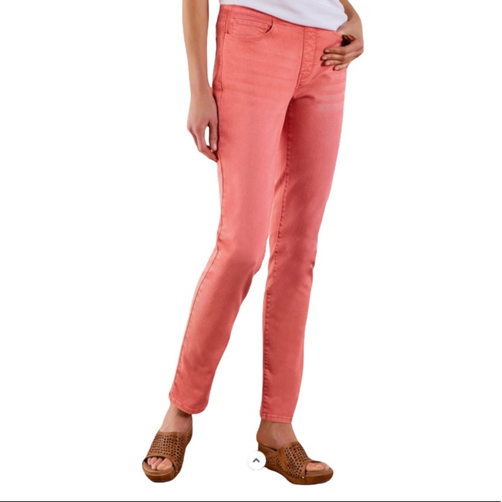 NWT Ultimate Straight Leg Pull On Denim
